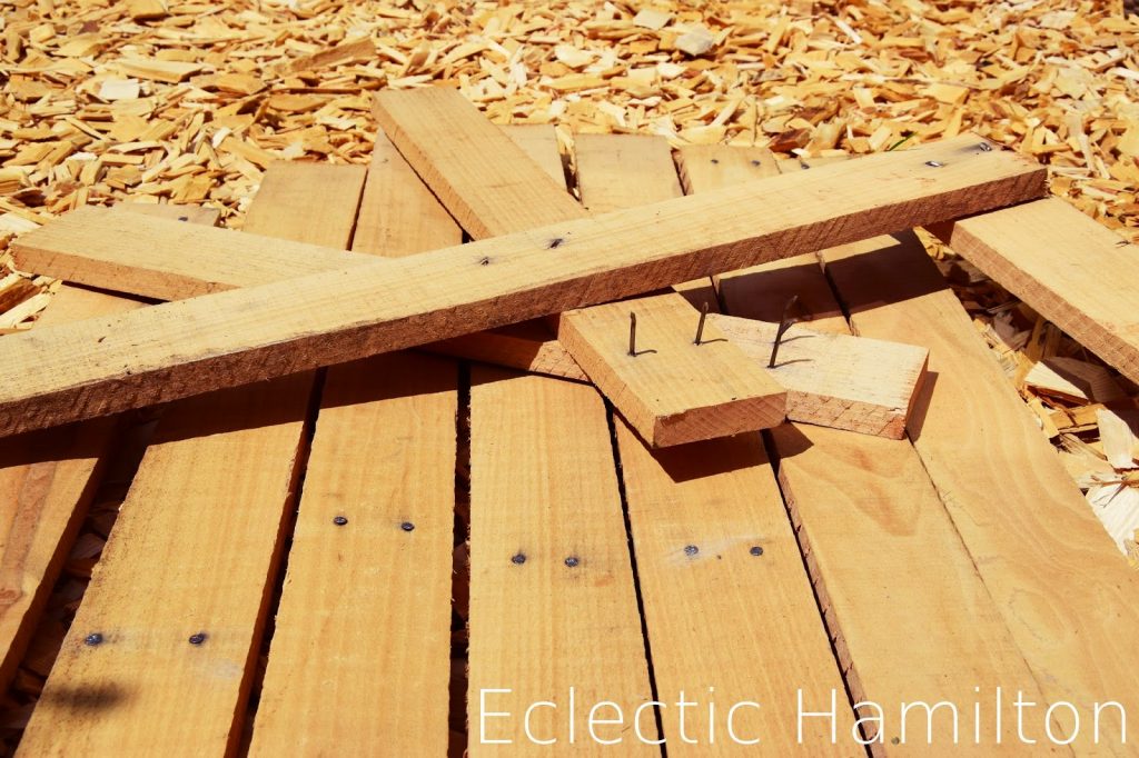 DIY Tisch Upcycling - Holzbretter für Tischplatte