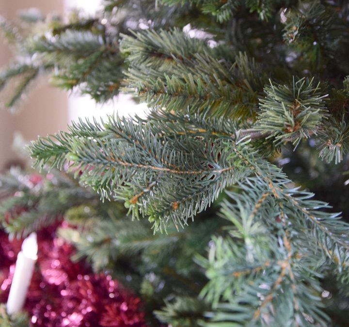 Mein künstlicher Weihnachtsbaum – wie werden 4 Meter eigentlich aufgebaut und sieht der wirklich echt aus?