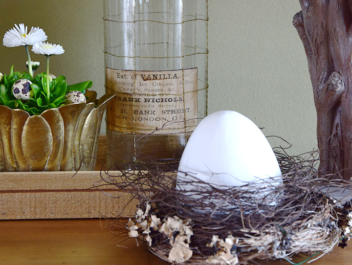 DIY Osterdeko: mit Naturmaterialien wie Moos und Eiern. Schnell, einfach und elegant. Deko für Ostern und Frühling