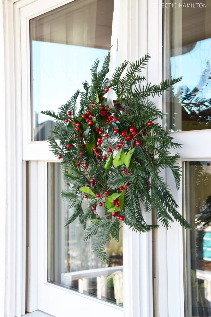 Weihnachtsdeko für die Fenster: Kränze für draussen und innen. Deko Dekoration mit künstlichen Weihnachtskränze, Weihnachten, Advent, Dekoidee