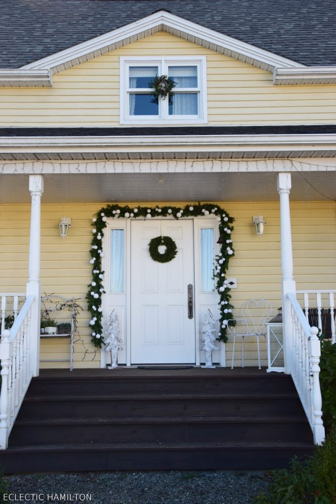 Weihnachtsdeko für die Haustür und Fenster: Kränze für draussen und innen. Deko Dekoration mit künstlichen Weihnachtskränze, Weihnachten, Advent, Dekoidee