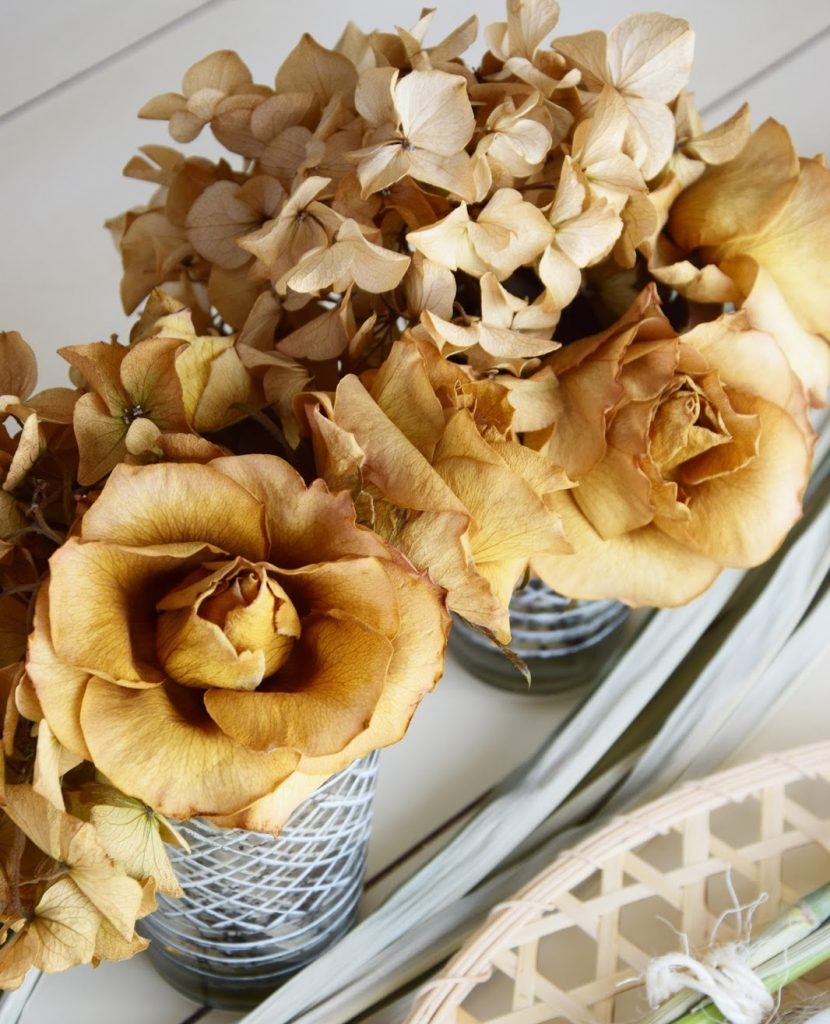 So trocknet ihr Rosen und Hortensien seidig weich. Deko, Dekoration, Blumendeko, DIY, natürlich dekorieren, Dekoidee