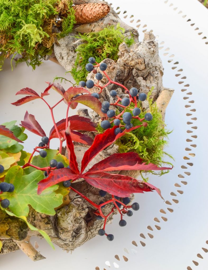 DIY Kranz Herbst: selbermachen Holzkranz Naturdeko herbstlich natürlich dekorieren Kränze auch Holz