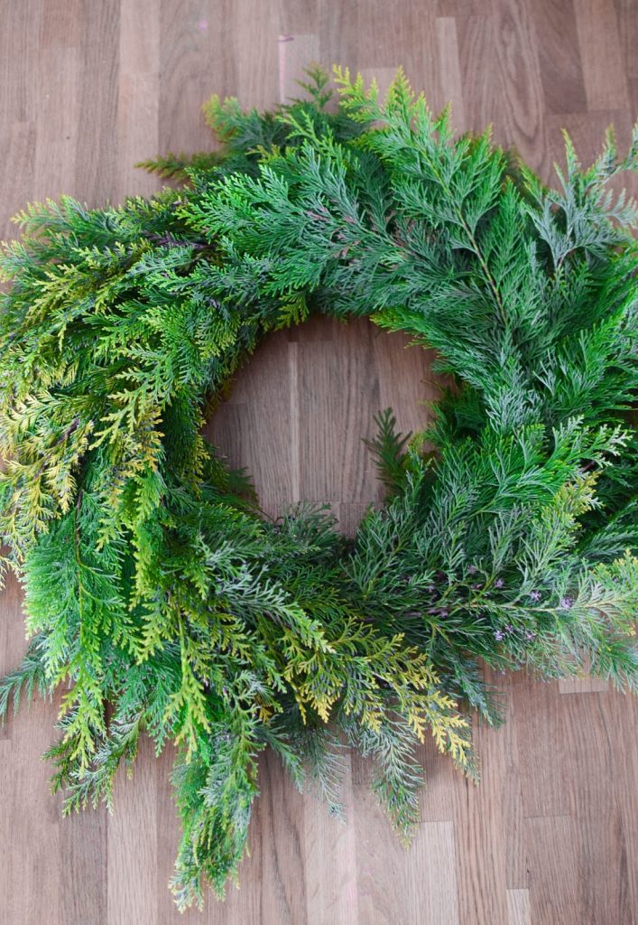 DIY Kranz selbstgemacht einfach und schnell mit Thuja und Zapfen und Sterne Kränze Strohkränze selber machen wreath