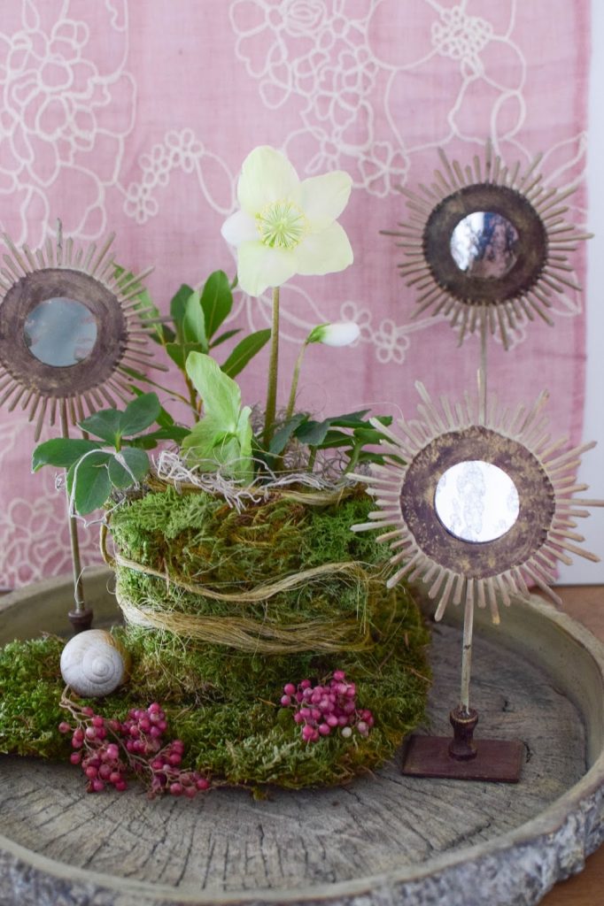 DIY Deko mit Christrose und Moos für Frühling Frühjahr Pastelldeko Dekoration für Sideboard in pastell. Natürlich dekorieren