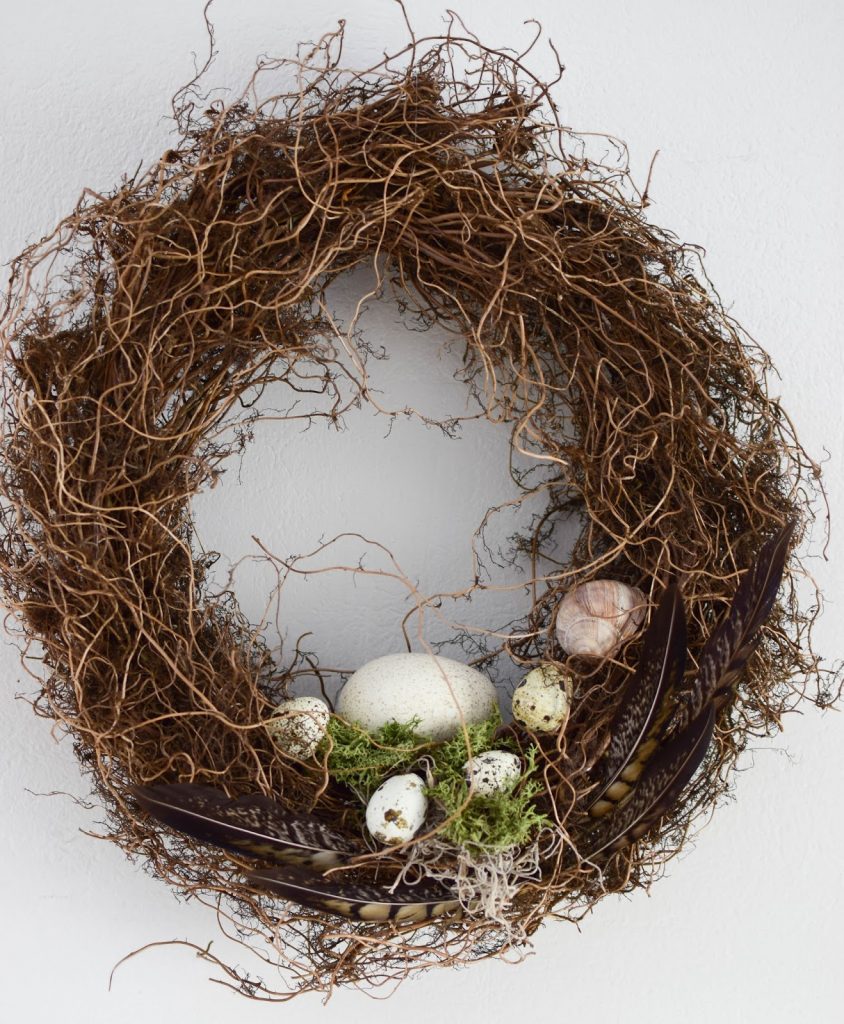 DIY Deko Osterkranz mit Eier Feder Moos selbermachen eine natürliche Deko Dekoidee
