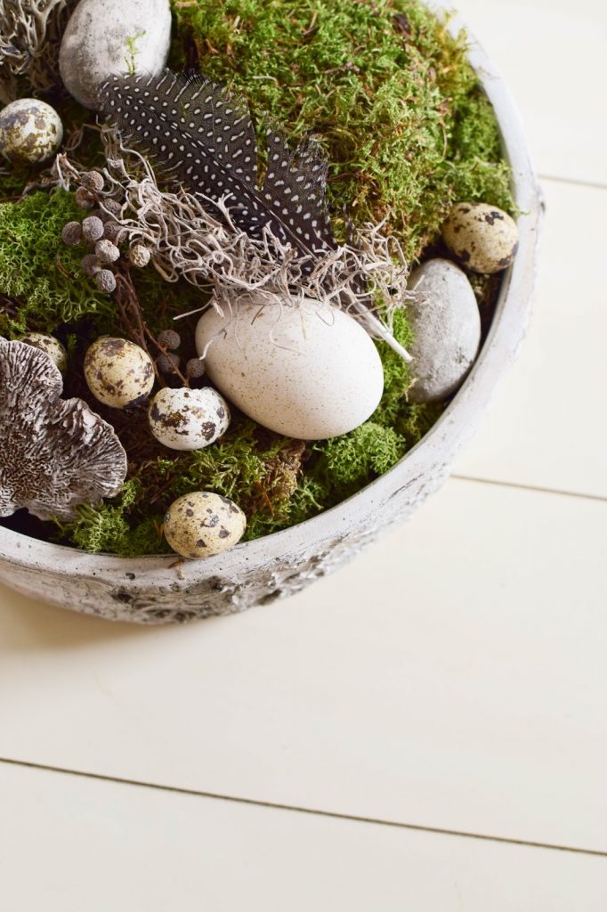 DIY Deko Schale für Frühling und Ostern mit Moos Eier Naturmaterialien Dekoidee Naturdeko selbermachen 