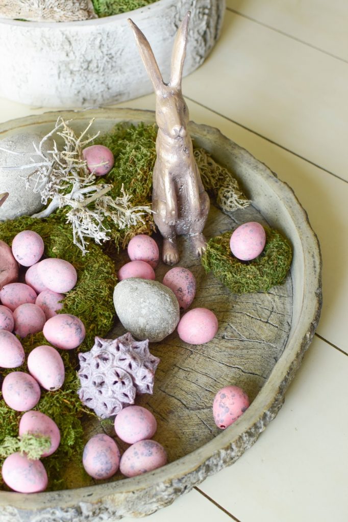 Dekoidee für Ostern: dekorieren mit Wachteleier Hasen Osterdeko mit Moos natürlich dekorieren