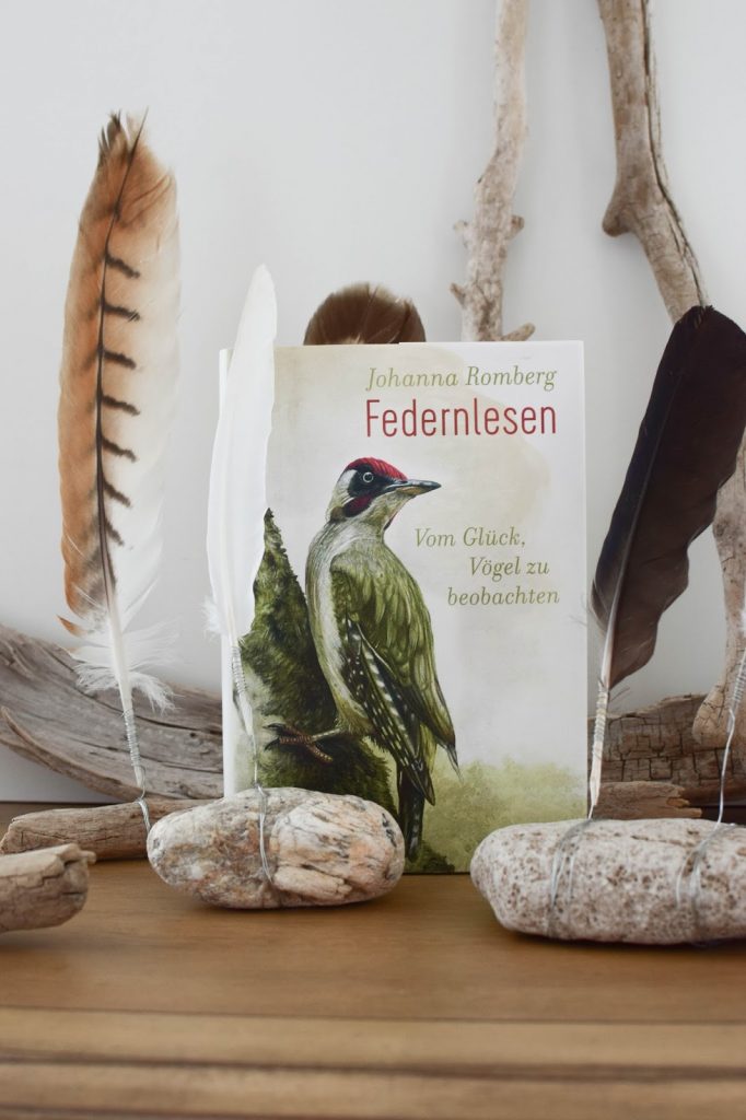 Federn Deko basteln mit Draht Stein Treibgut. Buchtipp: Federnlesen vom Glück Vögel zu beobachten Johanna Romberg Lübbe Verlag