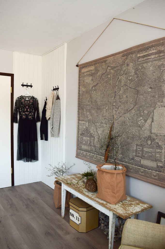 Kleiderhaken Wandhaken Nostalgie von WENKO für die Aufbewahrung von Kleidung im Schlafzimmer und Diele. Landhausstil praktisch aufbewahrt Hakenleiste Türgarderobe