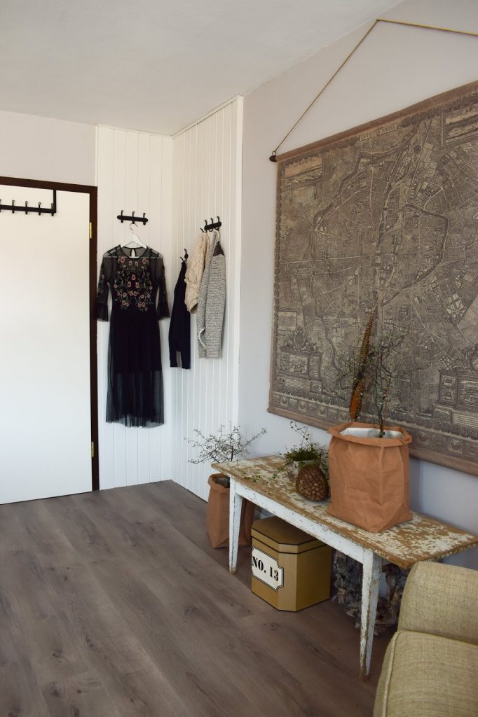 Kleiderhaken Wandhaken Nostalgie von WENKO für die Aufbewahrung von Kleidung im Schlafzimmer und Diele. Landhausstil praktisch aufbewahrt Hakenleiste Türgarderobe