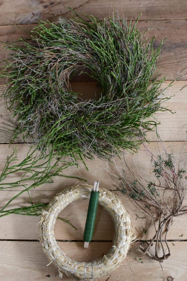 Mit dem Kreativ Set Greenery Kranz kannst du aus Heidelbeere Euphorbia Kranz binden selber machen diy mrs greenery
