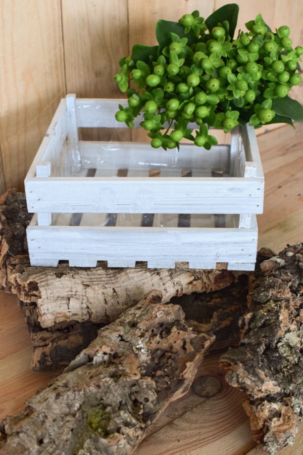 Holzkiste weiß mit Plastikeinsatz für deine Naturdeko-Ideen. Deko Dekoration Kiste im Mrs Greenery Shop bestellen