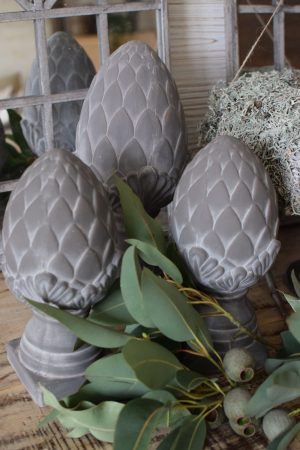 Pinienzapfen aus Keramik. Klassische Deko für Herbst und Winter Frühling Sommer Zapfendeko grau im Mrs Greenery Shop bestellen