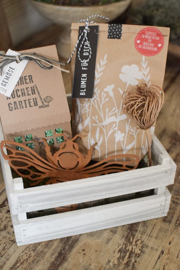 Geschenkidee Set im Holz-Kistchen mit Metallbiene und Samen Blumensamen Kräutersamen Garten Küchengarten Küchenkräuter im Mrs Greenery Shop bestellen kaufen