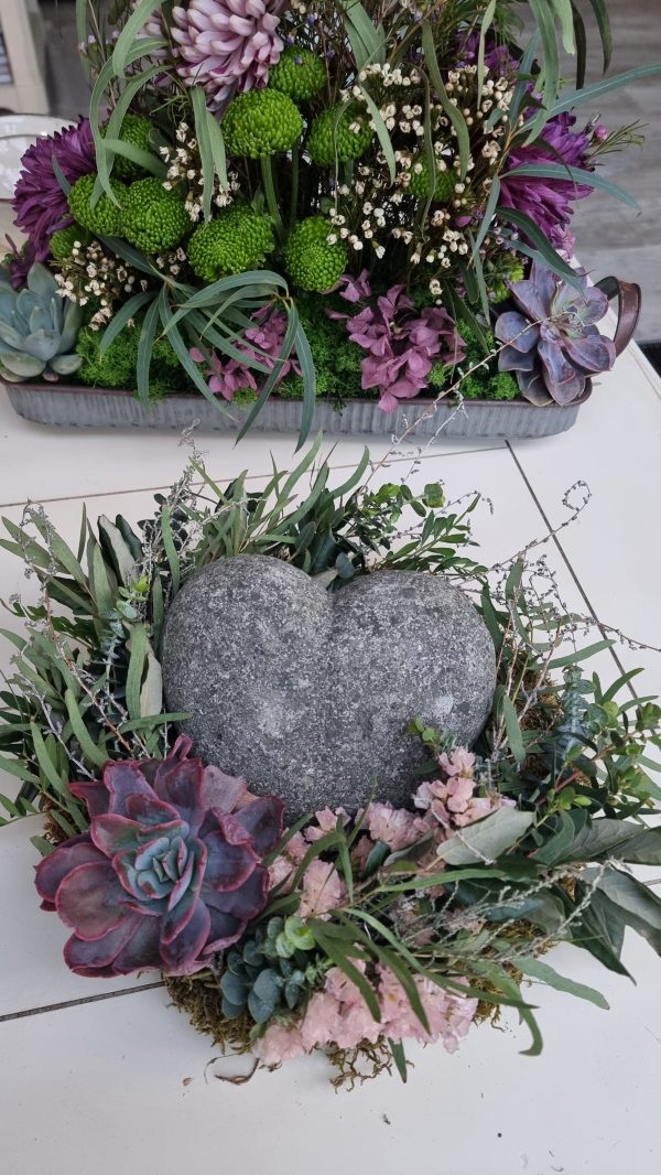 Deko dekoidee Steinherz Stein Herz Arrangement floral mit Herz grün atelier im mrs greenery shop bestellen kaufen