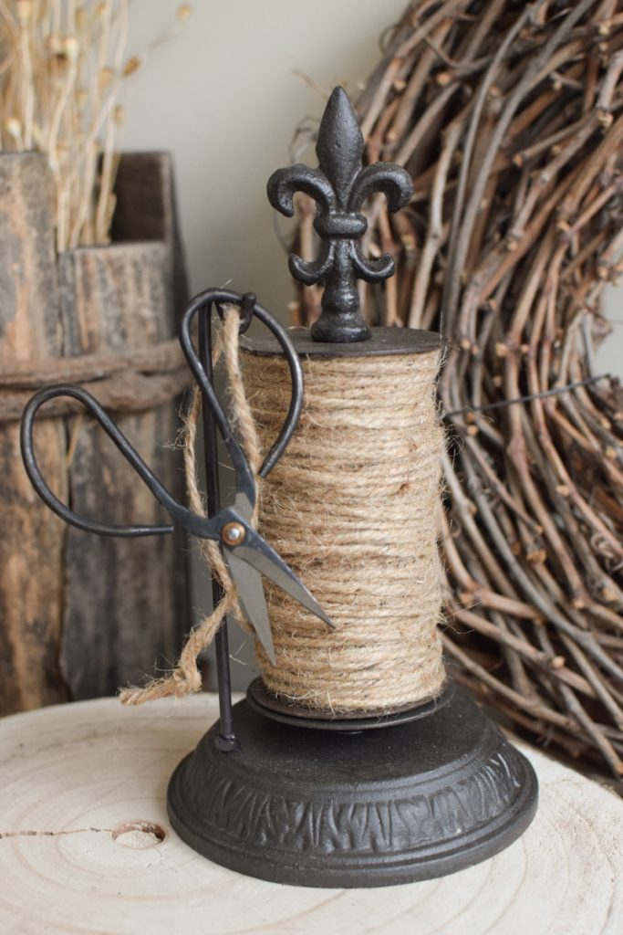 schnurhalter mit schere