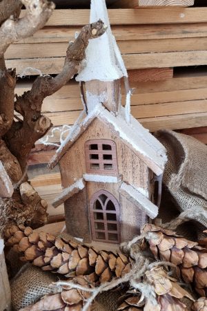 Weihnachtshaus mit LED Batterien Weihnachtkapelle Weihnachtsdeko Winterdeko Holzhaus Deko im Mrs Greenery Shop bestellen kaufen