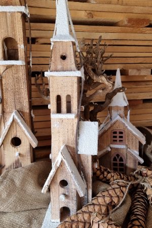 Weihnachtshaus mit LED Batterien Weihnachtkapelle Weihnachtsdeko Winterdeko Holzhaus Deko im Mrs Greenery Shop bestellen kaufen