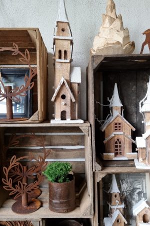 Weihnachtshaus mit LED Batterien Weihnachtkapelle Weihnachtsdeko Winterdeko Holzhaus Deko im Mrs Greenery Shop bestellen kaufen