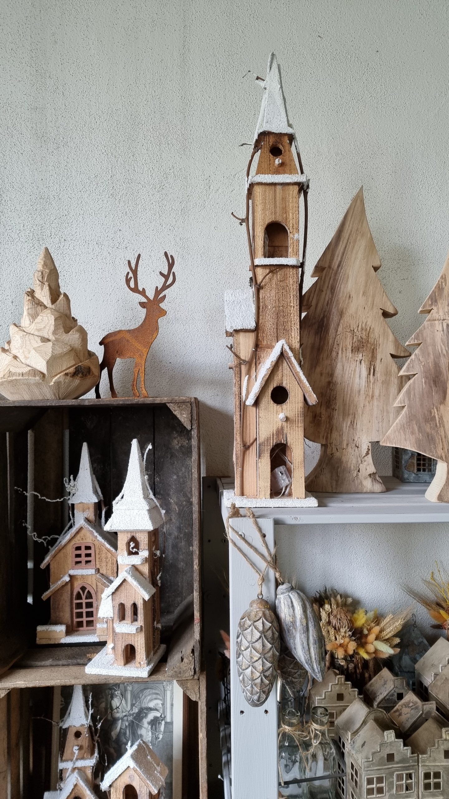 Weihnachtshaus mit LED Batterien Weihnachtkapelle Weihnachtsdeko Winterdeko Holzhaus Deko im Mrs Greenery Shop bestellen kaufen