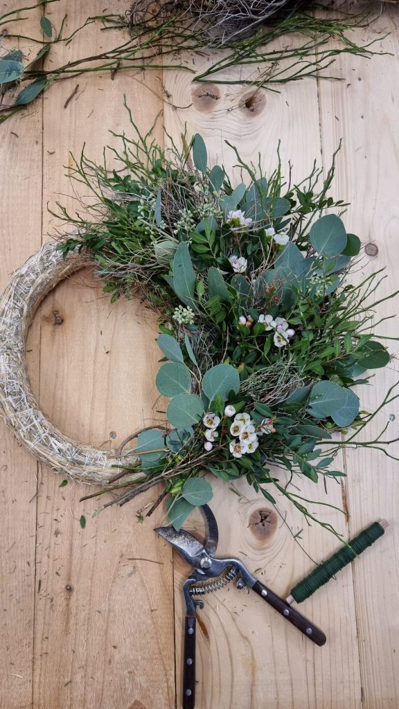 workshop kranzbinden kranz kränze frühling frühlingskranz kreativ atelier bad saulgau binden lernen mit mrs greenery