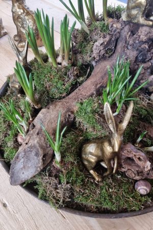 Hase Osterhase Alu-bronze messing gold Metallhase dekohase osterdeko deko dekoidee holzdeko naturdeko im Mrs Greenery Shop bestellen kaufen