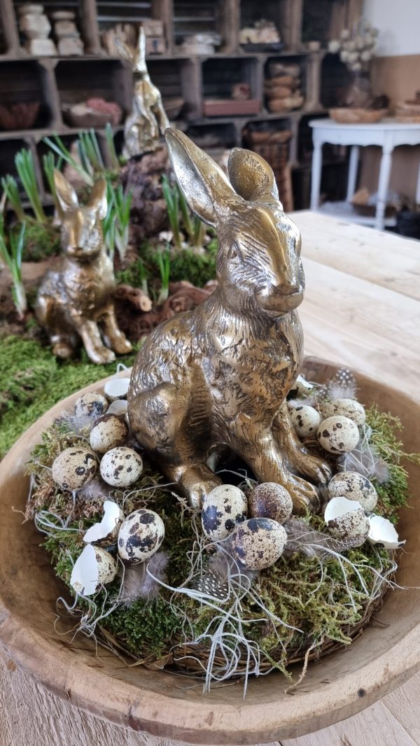 Hase Osterhase Alu-bronze messing gold Metallhase dekohase osterdeko deko dekoidee holzdeko naturdeko im Mrs Greenery Shop bestellen kaufen