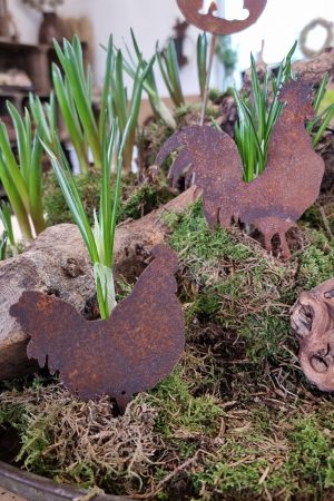 Metallstecker Gockel Hahn Henne Roststecker Rostdeko Osterdeko Frühlingsdeko Dekoidee im Mrs Greenery Shop bestellen kaufen
