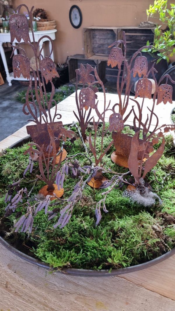 Rostdeko Osterdeko Frühlingsdeko Tischdeko Frühlingsblüher Metalldeko Dekoidee im Mrs Greenery Shop bestellen kaufen