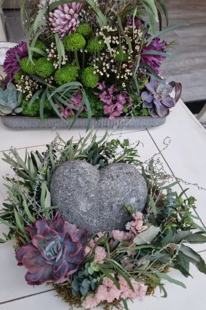 Deko dekoidee Steinherz Stein Herz Arrangement floral mit Herz grün atelier im mrs greenery shop bestellen kaufen