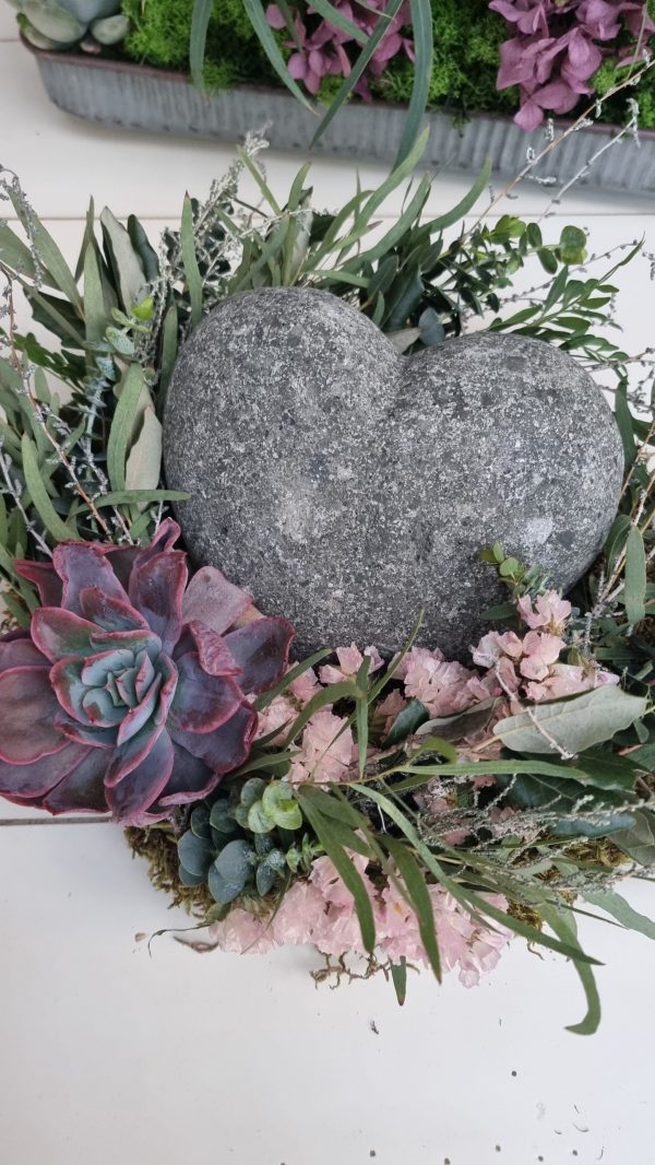 Deko dekoidee Steinherz Stein Herz Arrangement floral mit Herz grün atelier im mrs greenery shop bestellen kaufen