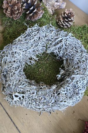 Kranz Kränze Winterkranz flechten zapfen pfefferbeeren im Mrs Greenery Shop bestellen kaufen