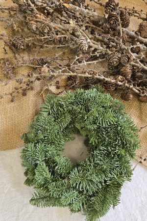 Kranz Kränze fertig gebunden Nobilis Tannengrün Tannenkranz Weihnachtsdeko Naturdeko im Mrs Greenery Shop bestellen kaufen