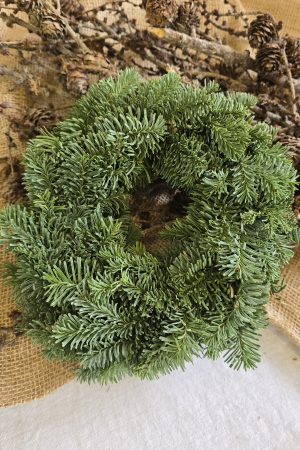 Kranz Kränze fertig gebunden Nobilis Tannengrün Tannenkranz Weihnachtsdeko Naturdeko im Mrs Greenery Shop bestellen kaufen