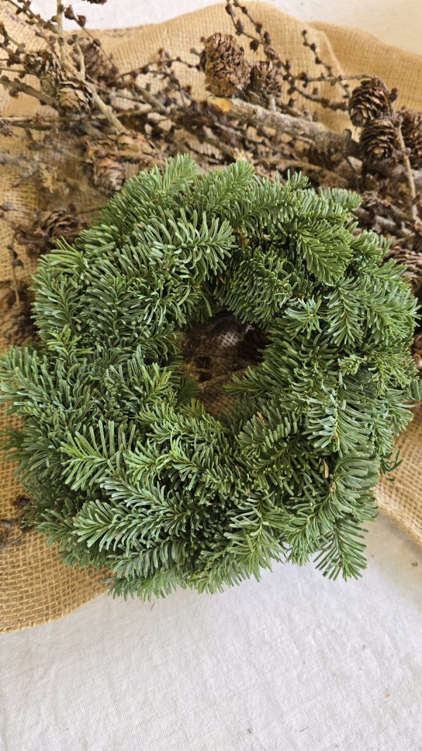 Kranz Kränze fertig gebunden Nobilis Tannengrün Tannenkranz Weihnachtsdeko Naturdeko im Mrs Greenery Shop bestellen kaufen