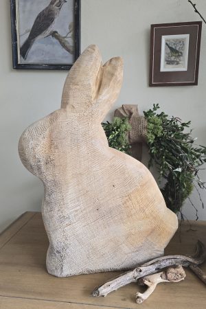 Hase Holzhase Osterhase Vollholz Pappel Pappelholz Pappelhase naturhase dekohase handarbeit osterdeko deko natur dekoidee holzdeko naturdeko im Mrs Greenery Shop bestellen kaufen