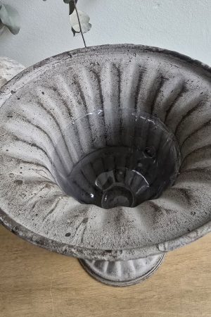 pokal amphore grau vase metallvase dekovase metall im mrs greenery shop bestellen kaufen