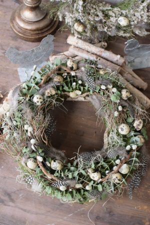 Osterkranz deluxe einfach selber binden im Mrs Greenery Workshop. Online-Workshop ganz gemütlich von Zuhause aus. Kranz Kränze Osterdeko Ostern Kranzbinden mit Naturmaterialien