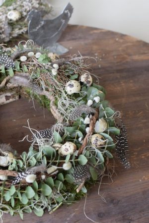 Osterkranz deluxe einfach selber binden im Mrs Greenery Workshop. Online-Workshop ganz gemütlich von Zuhause aus. Kranz Kränze Osterdeko Ostern Kranzbinden mit Naturmaterialien