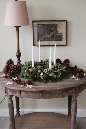 Natürlicher Adventskranz einfach selber binden. Schritt für Schritt Anleiung. Adventskränze Kranz Kranzbinden Advent Weihnachten Winter Naturdeko natürlich dekorieren mrs greenery