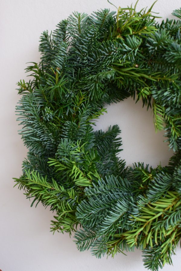 Adventskranz Winterkranz Kranz Tannengrün fertig gebunden Nobilis Taxus im Mrs Greenery Shop bestellen kaufen