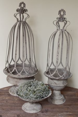 Pflanztopf Set Antik Love aus Metall. Metalldeko im Antiklook. Pflanztopf mit Haube. Vintage Look im Mrs Greenery Shop bestellen