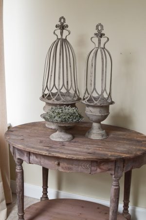 Pflanztopf Set Antik Love aus Metall. Metalldeko im Antiklook. Pflanztopf mit Haube. Vintage Look im Mrs Greenery Shop bestellen
