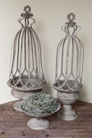 Pflanztopf Set Antik Love aus Metall. Metalldeko im Antiklook. Pflanztopf mit Haube. Vintage Look im Mrs Greenery Shop bestellen