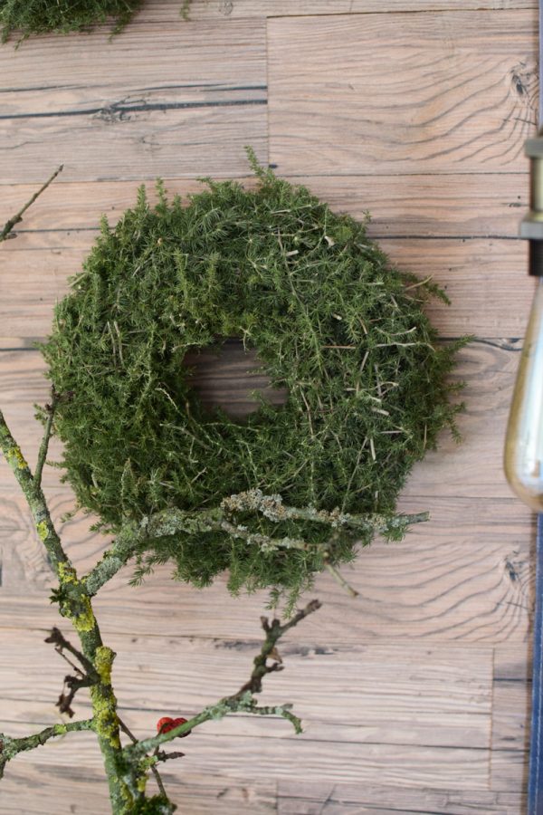 Deko mit Naturmaterialien. Kranzdeko Fertigkränze Deko Dekoidee Sideboard Deko Herbstlich dekorieren Asparagus Kranz