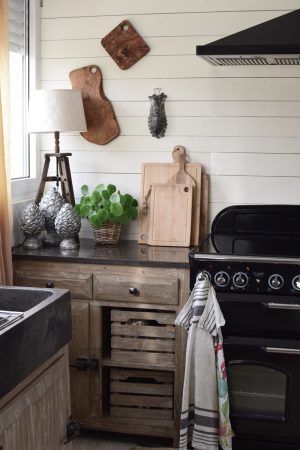 Deko Zapfen aus Zement in antiksilber. Elegante und besondere Dekoidee für Haus und Garten. Zapfendeko vom Mrs Greenery Shop