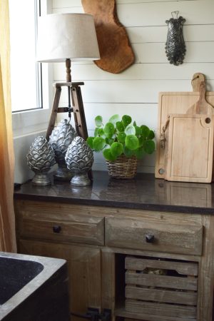 Deko Zapfen aus Zement in antiksilber. Elegante und besondere Dekoidee für Haus und Garten. Zapfendeko vom Mrs Greenery Shop