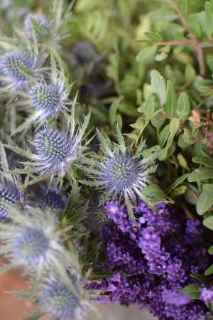 Disteln Lavendel, Pistaziengrün Deko mit Naturmaterial frisch und getrocknet Naturdeko Kreativsein Basteln Dekoidee