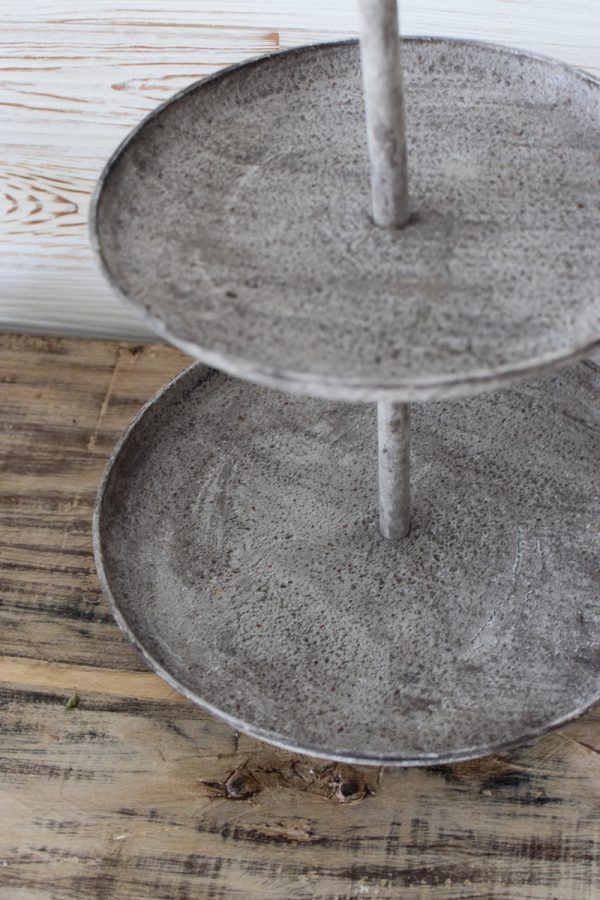 Deko Etagere für deine Dekoideen oder zum Servieren. Metalldeko Etagere 2 Lagen. Mrs Greenery Shop